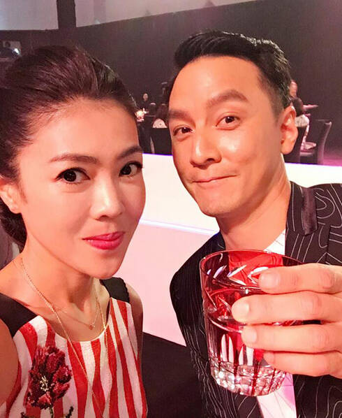 6月12日,在某晚宴上,新老男神吴彦祖与吴亦凡罕见同框,画面十分吸睛.