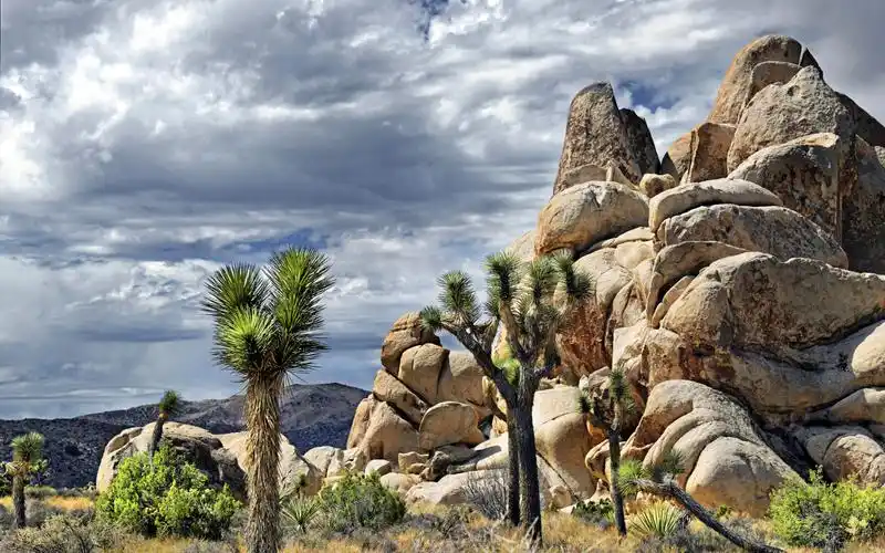 自然奇观岩石全景双屏win7高清电脑桌面壁纸