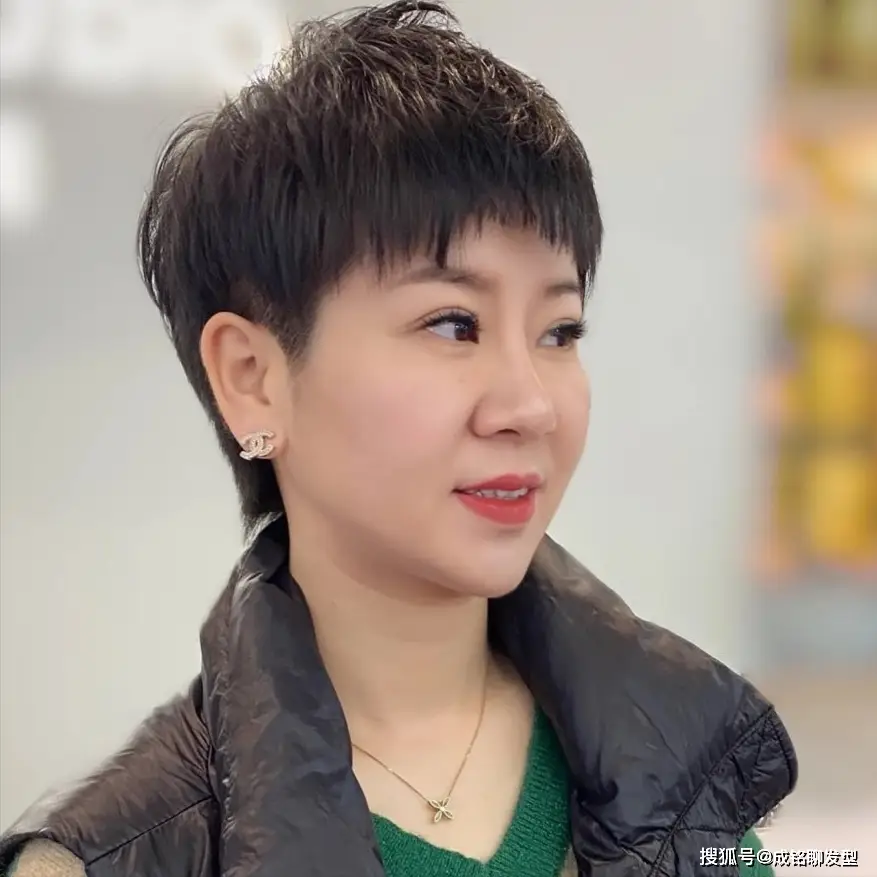 40-50岁轻熟女必备,洋气发型大揭秘!_女士_效果_卷发