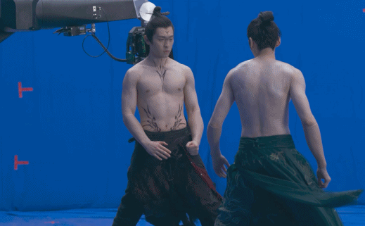 邓伦裸上身吊威亚真的太帅气啦吧!