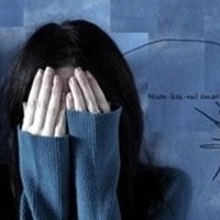 微信头像女孩捂脸【点击鼠标右键下载】