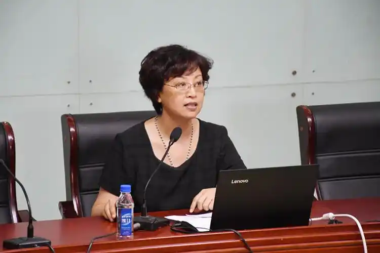 总校党委书记王蕾传达相关文件精神小学部校长车其文