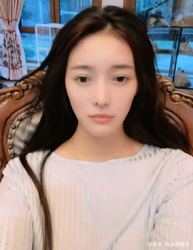 存款没有一个亿,芮甜甜展示满墙奢侈品包,透露大哥刷的钱都要返