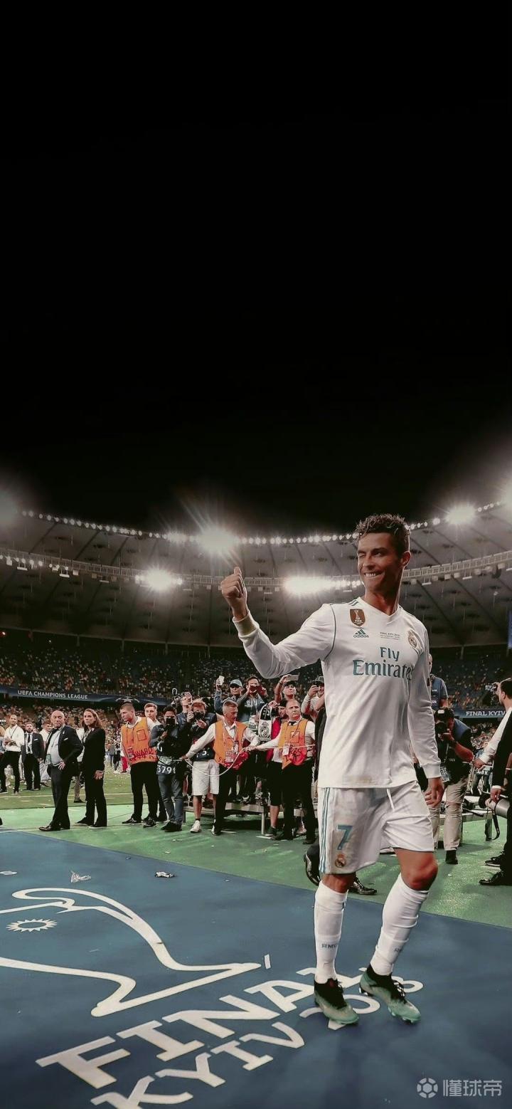 c罗壁纸你怀念皇马18年的那一个夏天吗?