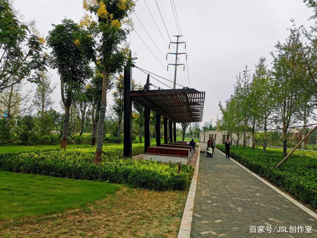 咸阳市咸平路周边的人有福了,路边绿化带式公园就要竣工了