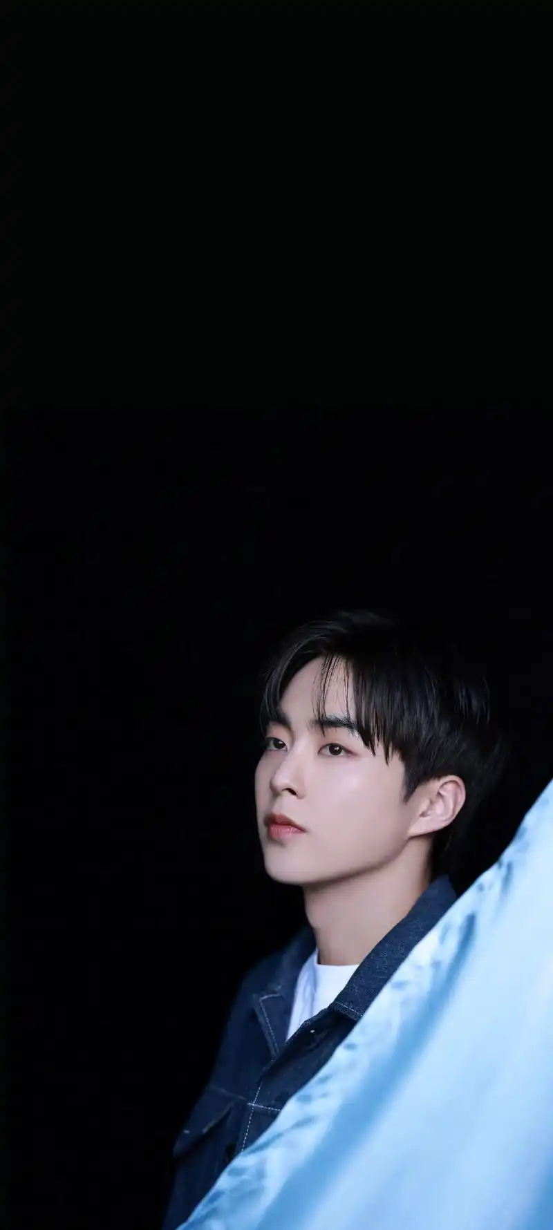 xiumin珉锡手机壁纸更新一则.各位需要领取的话去微博里拿 - 抖音