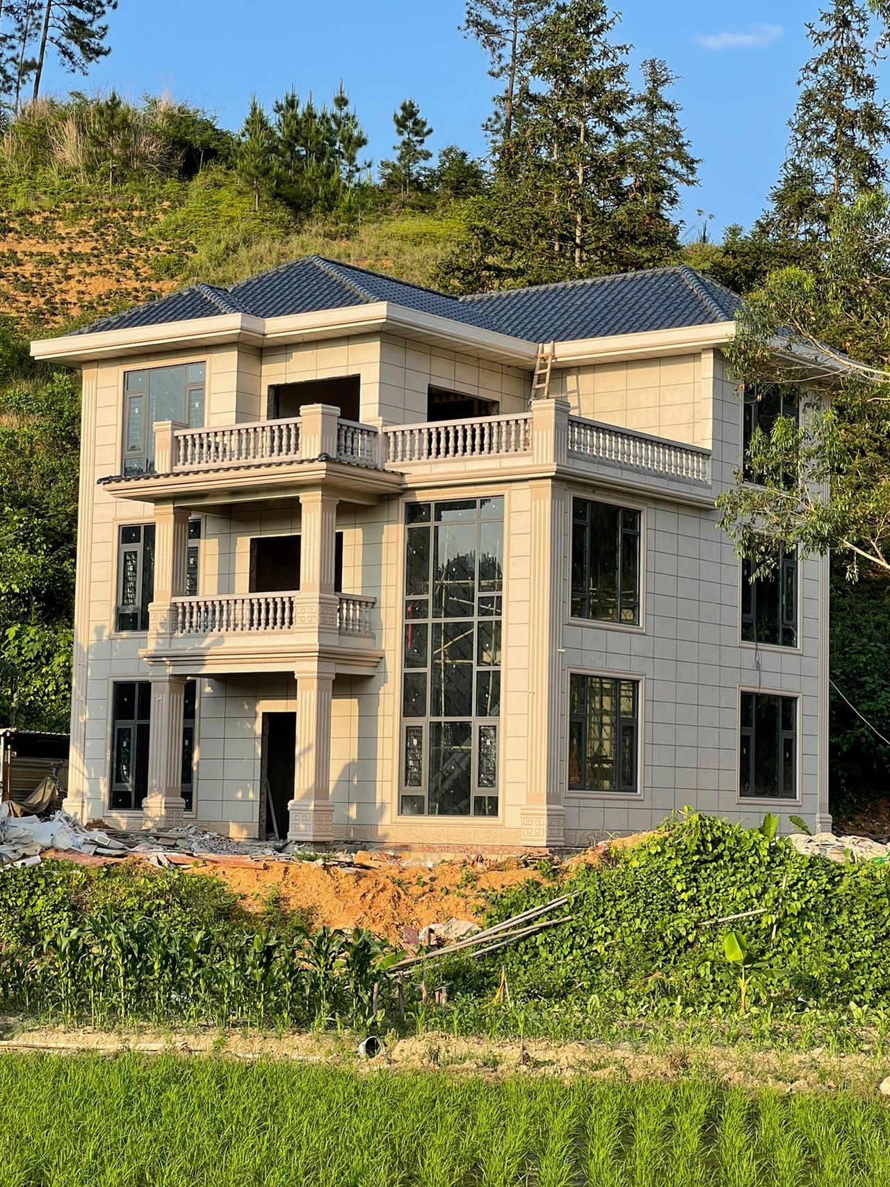 别墅外墙砖铺贴400x800芝麻白颜色