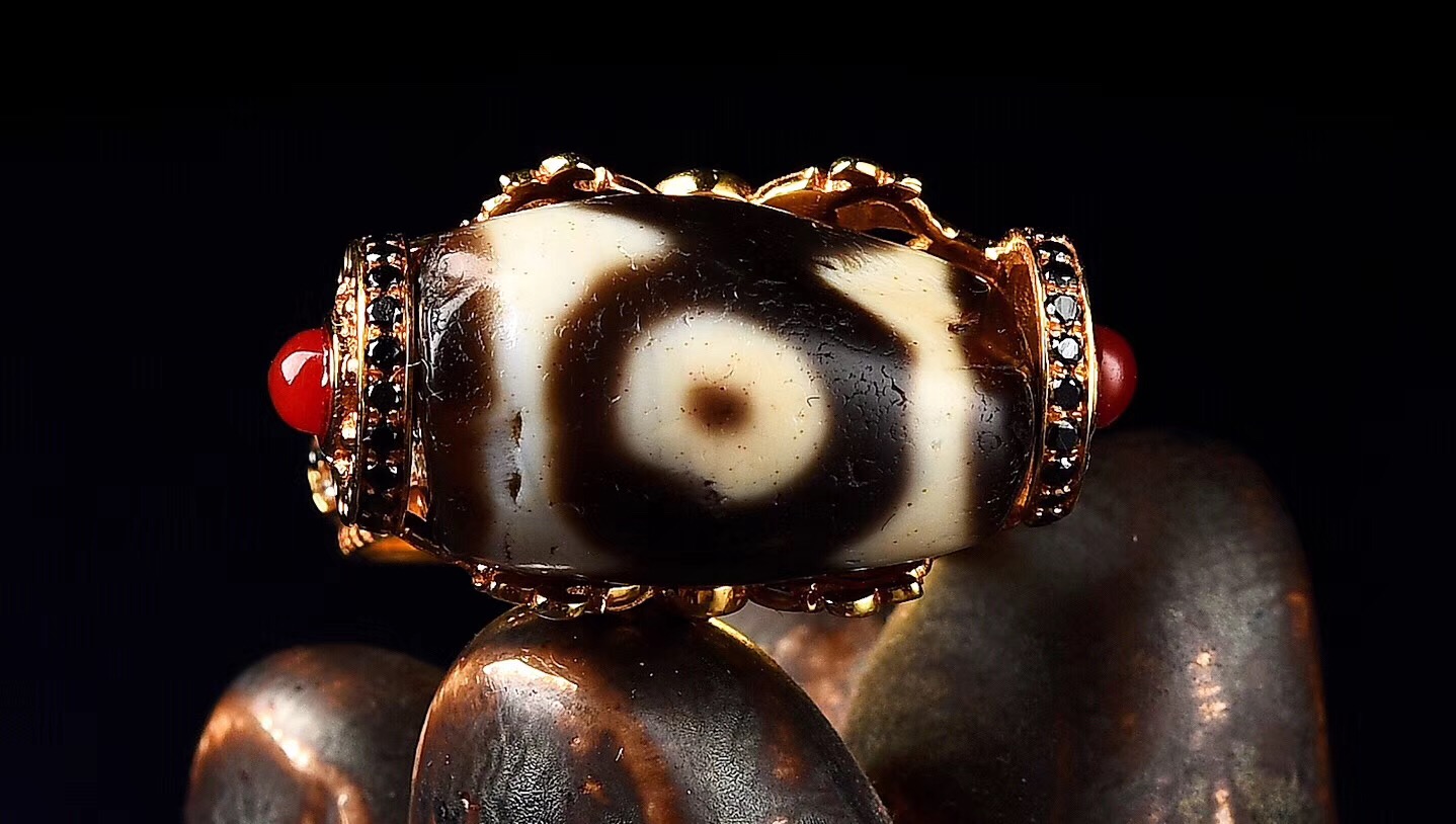 天珠鉴赏千年至纯三眼天珠戒指