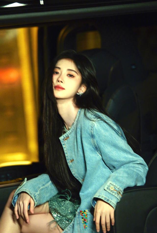 鞠婧祎,那位拥有迷人魅力与清新可人形象的女神,早已掳获了大众的心.