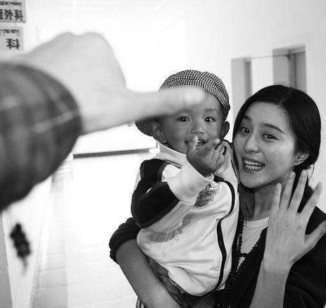 范冰冰这样爱孩子,网友:为何李晨还不把她娶回家?