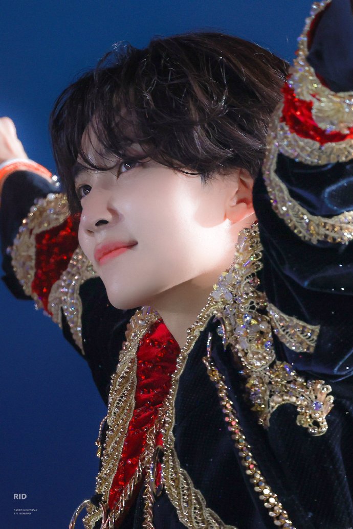 尹净汉氛围王子#yjh#尹净汉可爱甜心#231129 mama颁奖/舞台 高 788