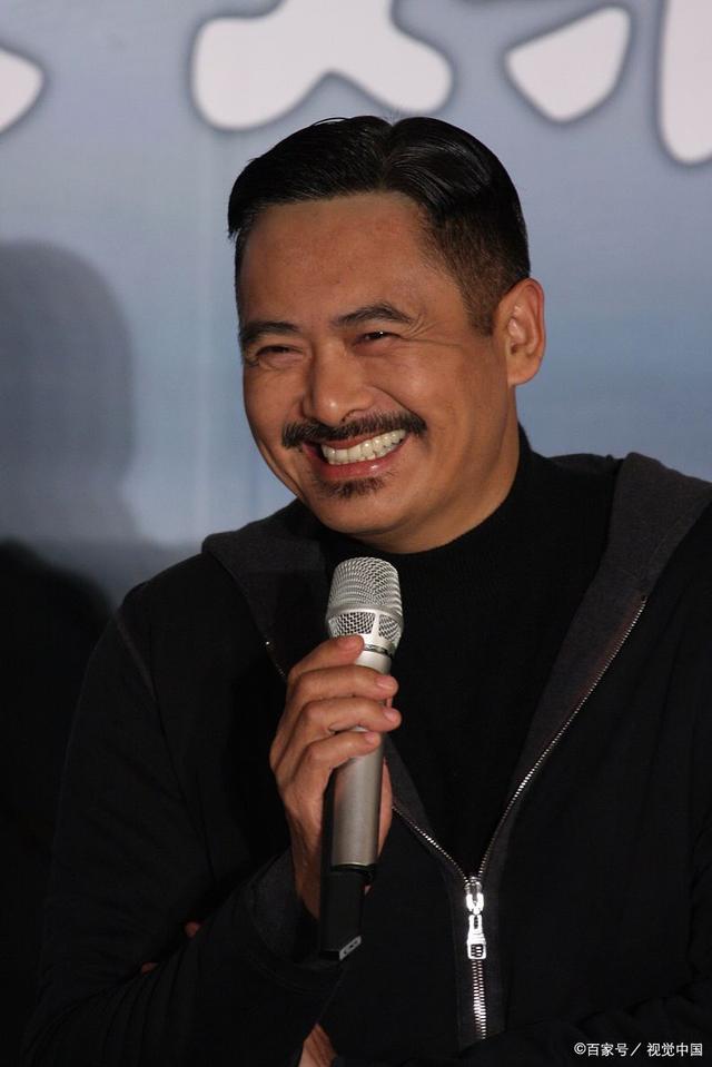 不听医嘱,周润发街头再次跑马拉松