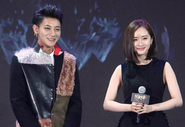 黄子韬看杨幂的眼神好有爱 私下关系曝光经常一起打游戏