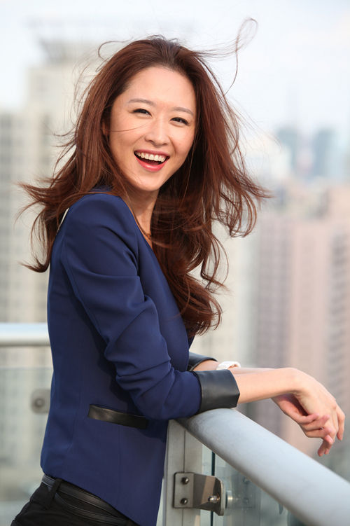 张峻宁眼睛一大一小图片 张峻宁老婆张雯资料照片