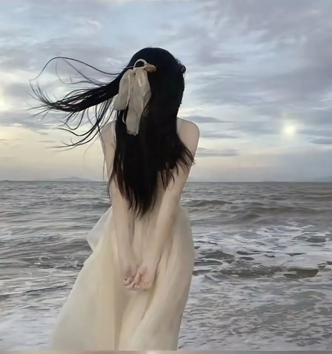 女生头像,独自撑伞的日子,也一定要顺顺利利