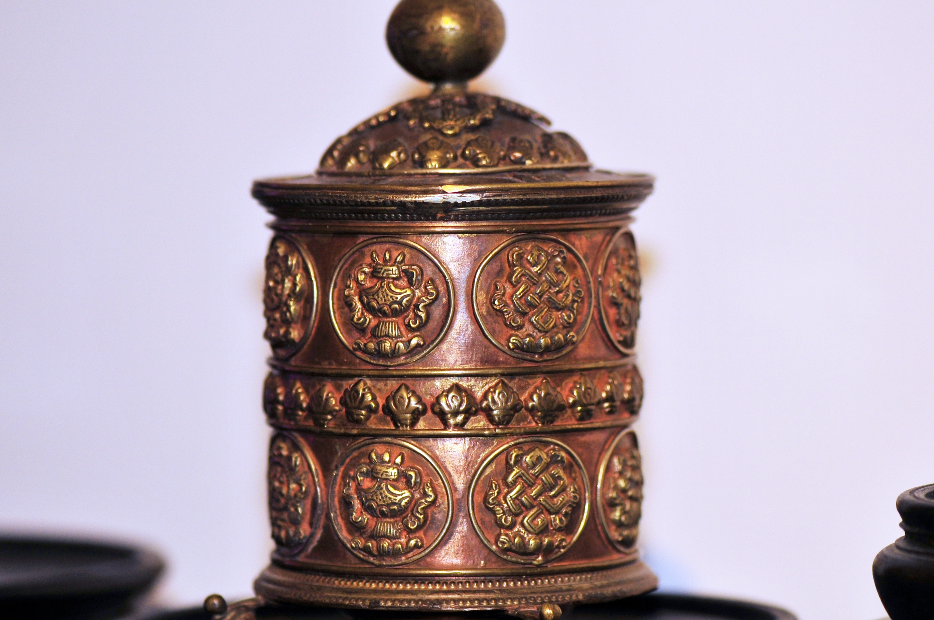 藏传佛教法器錾铜佛八宝转经筒