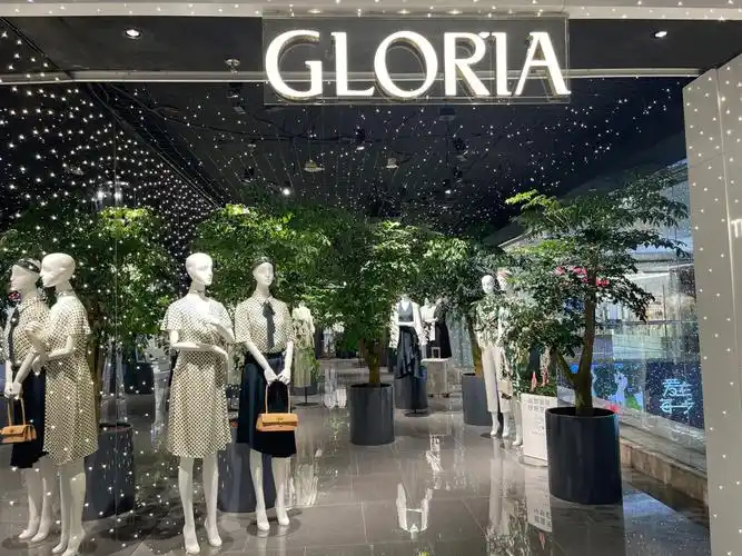 广州探店歌莉娅全国首家绿野星踪星河瀑布