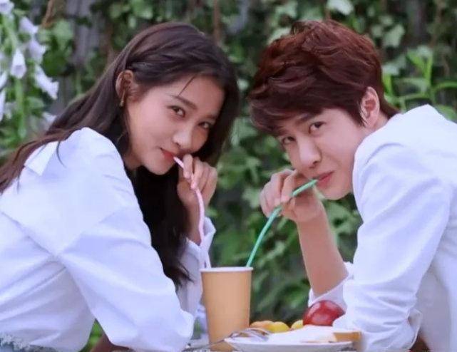 王一博跟关晓彤甜蜜旧照被扒,鹿晗的"油条"突然没那么香了_情侣_眼神