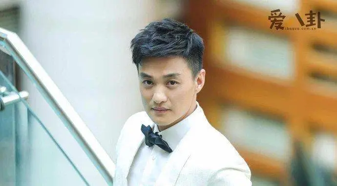 周一围奶茶事件起底 周一围有过几段婚姻前女友有谁呢