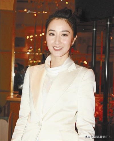 张家辉更是做到了出道32年没有与任何一位女演员出现过绯闻,如今看来