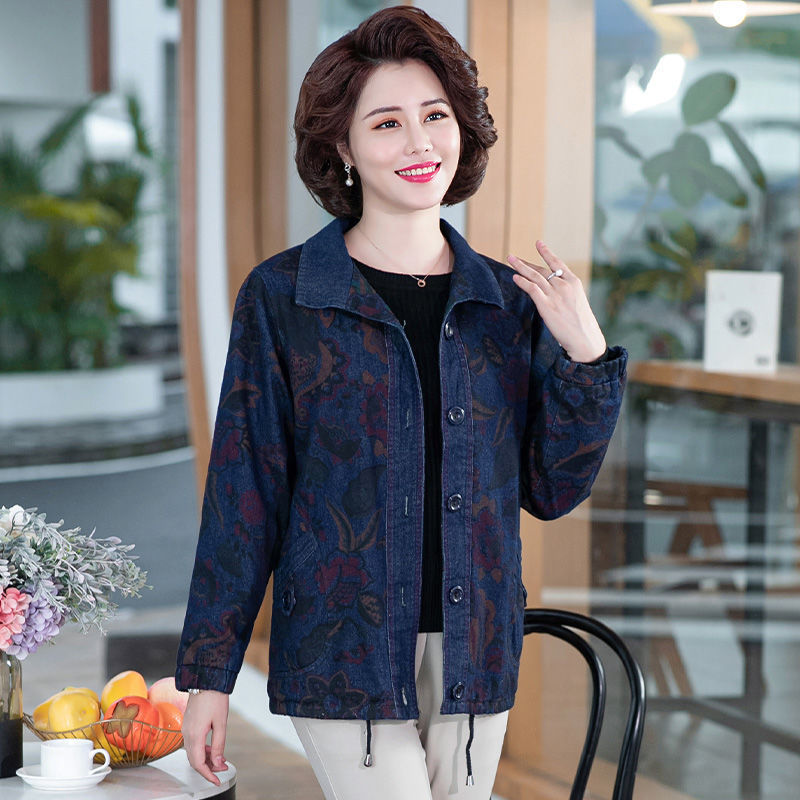 中老年牛仔外套女春装新款妈妈上衣50岁老年人奶奶装宽松春冬夹克