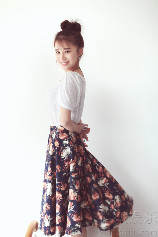 赵寒雪生活写真尽显远淑女气清质 清新时尚甜美可正点平台人人