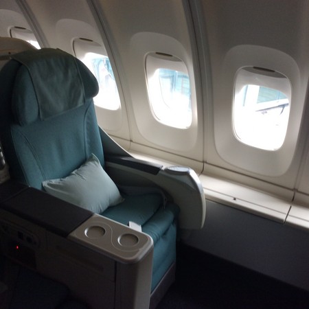 飞机上最安全的座位是靠窗!航空专家分享6样搭机建议