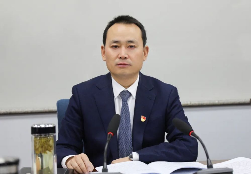 杨栋主持召开县委十五届163次常委会会议