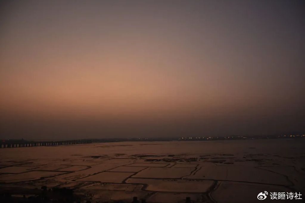 每日好诗|我想当一名不知疲倦的老师,教夜说出她的名字