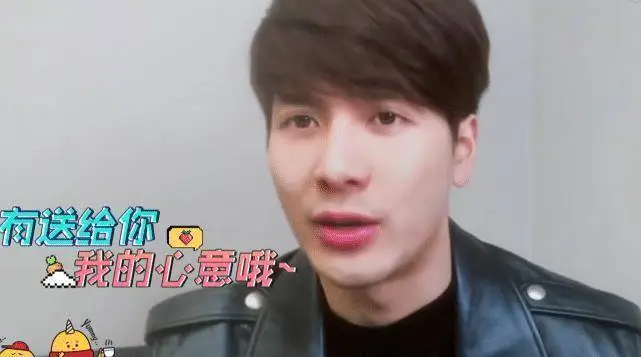 王嘉尔送魏大勋礼物,包装精美,看到里面是啥,这就是?