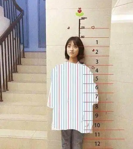 《快本》与吴昕同框时,发现160cm的沈月比162cm的吴昕,两人身高差不止