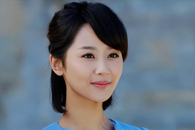 首先杨紫演艺生涯不可抹灭的创造辉煌的电视剧《家有儿女》系列当之无