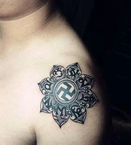 肩部万字符卍纹身图案