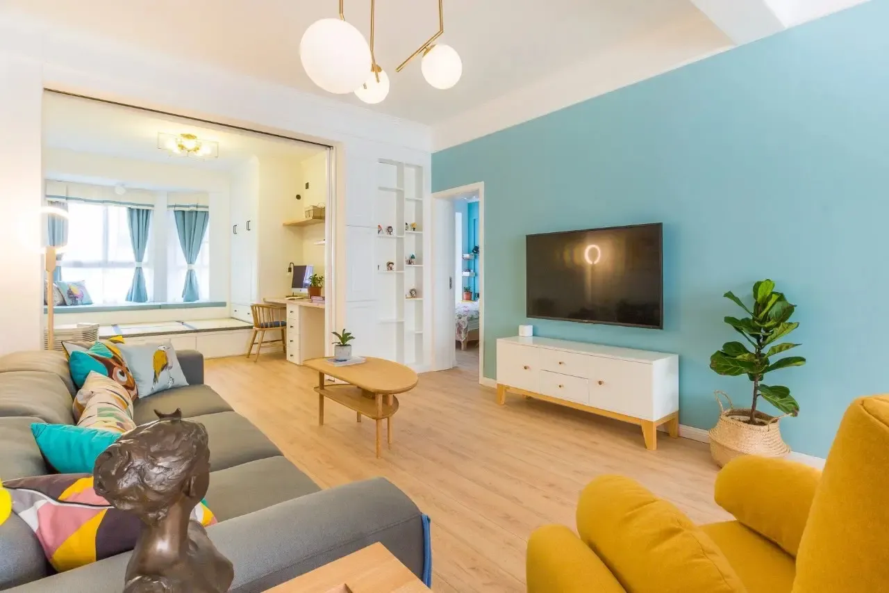 用乳胶漆刷出美美的电视背景墙省钱又简便