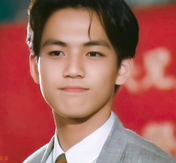 男明星年轻时候的颜值,严屹宽惊艳,焦恩俊男神,张铁林万万没想到