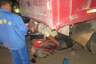 德阳惨烈车祸:男子血肉模糊