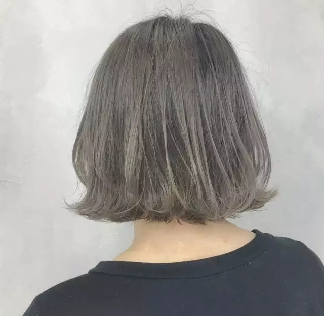 短发冷色系发色很适合夏季