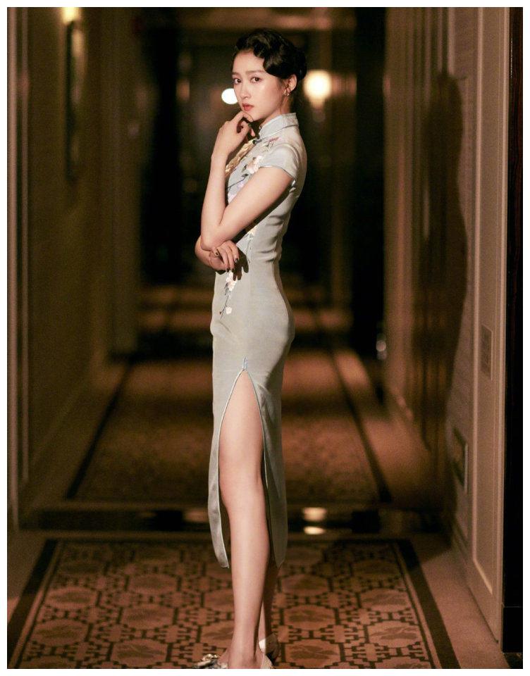 女星旗袍装:迪丽热巴 关晓彤 郑爽 李沁 古力娜扎 刘诗诗 杨幂