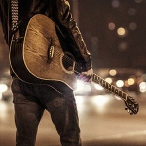 吉他头像男,高清好看的拿吉他的男生图片温暖头像