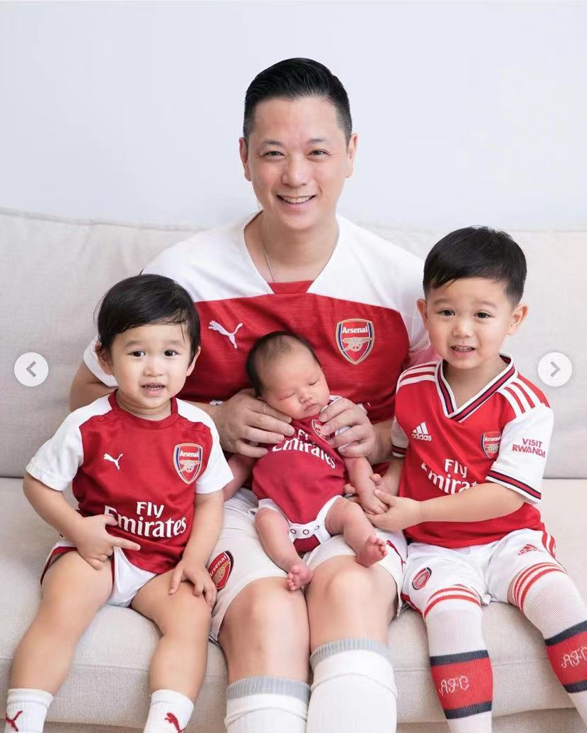 胡杏儿为三胎庆生为富豪老公连生仨儿子宝宝高颜值更像妈