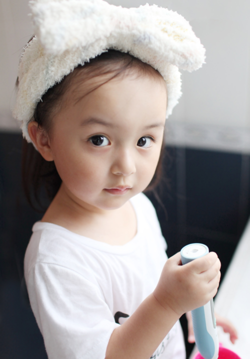 回顾刘楚恬2岁出道年入百万因长相太可爱被网友呼吁禁止整容