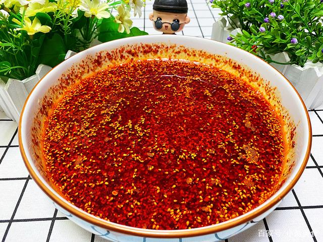 秘制辣椒油,香辣味美越吃越香,一次做一大罐吃一年都不会坏