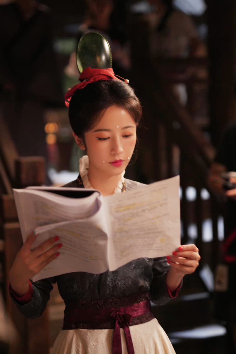 周雨彤的古装造型和她清丽脱俗的气质特融合