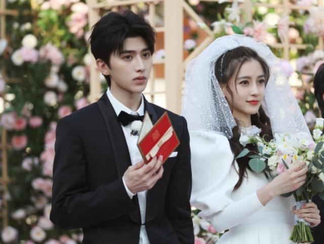 奔跑吧集体办婚礼,看到蔡徐坤的"新娘"后,网友:节目组眼光好