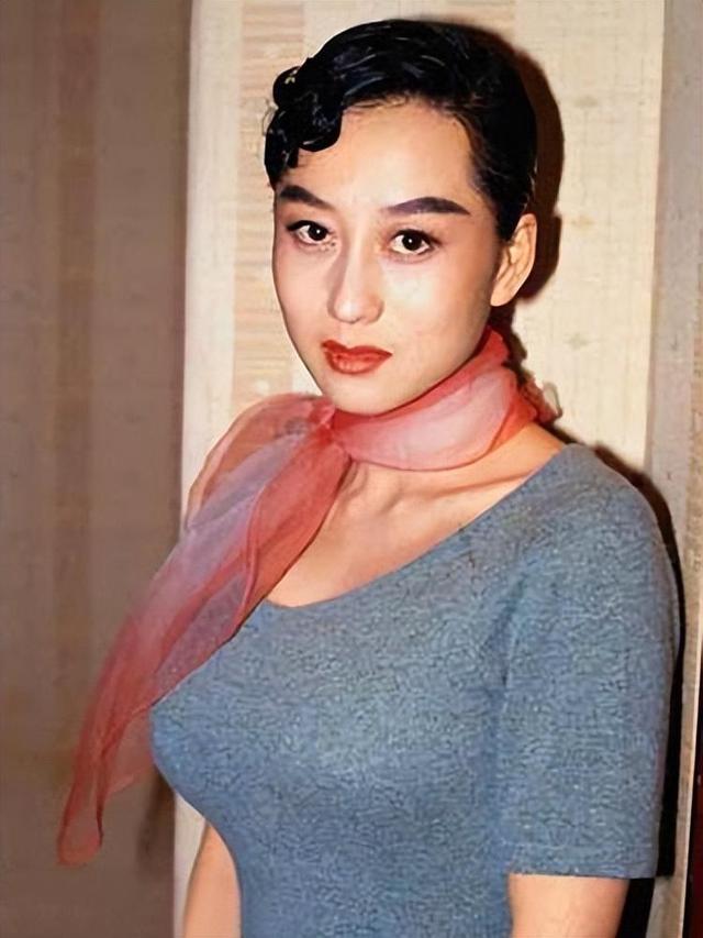 利智:嫁给李连杰经常哭,这是为何?