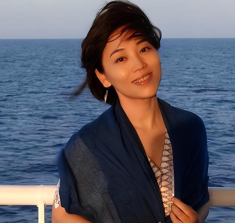 燃爆娱乐圈!央视主持人劳春燕惊天大动作曝光!