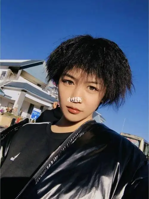 假发女漫真短发锡纸烫明星同款全头套自然蓬松中性整顶头套可4,黄色