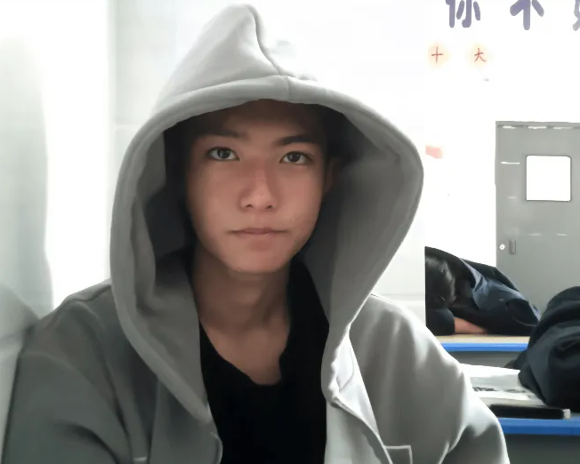 07年的男生在网上公开照片,这样男生的颜值你打几分?