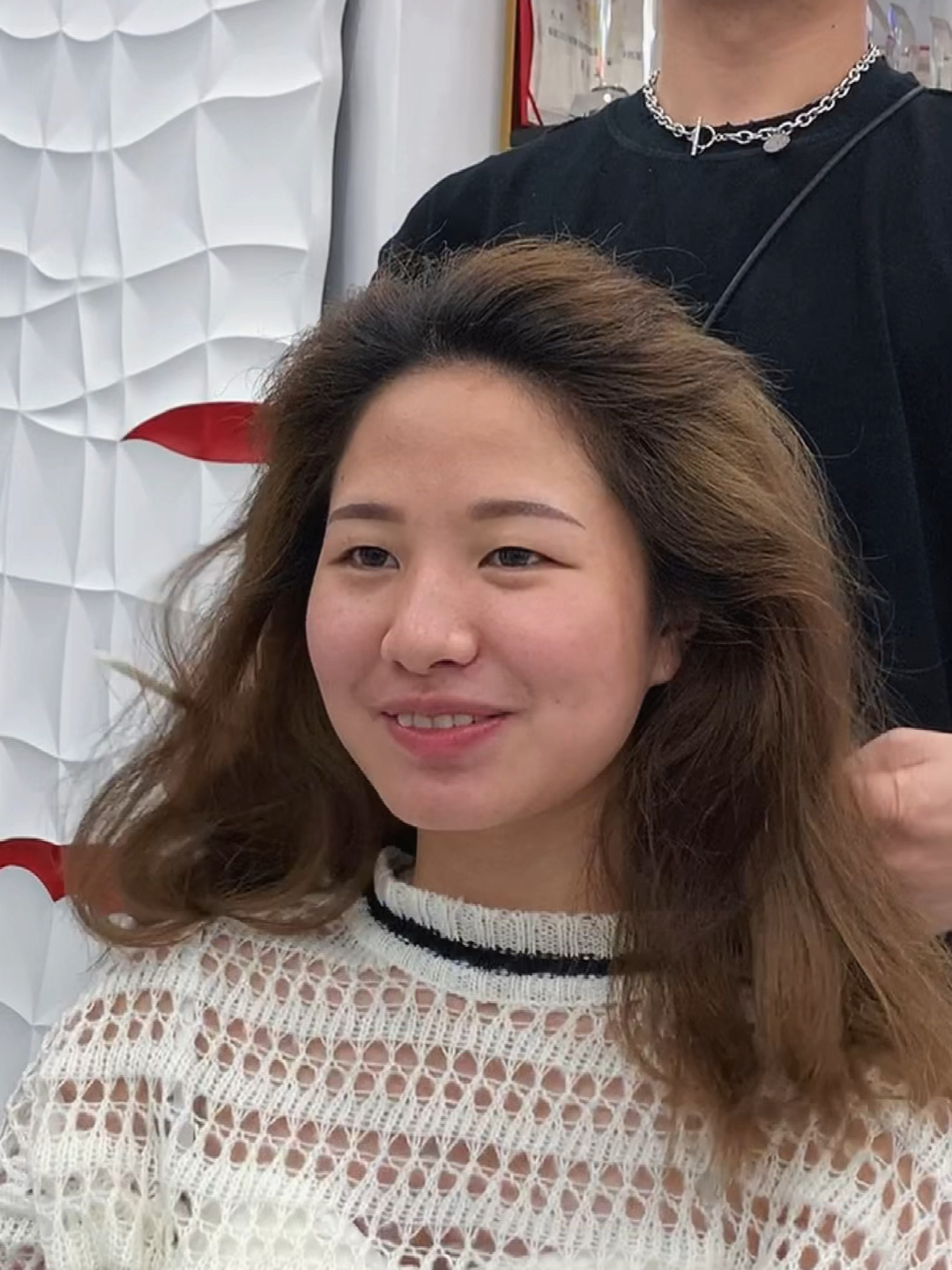 自然卷 沙发 圆脸适合的发型 自然卷必备