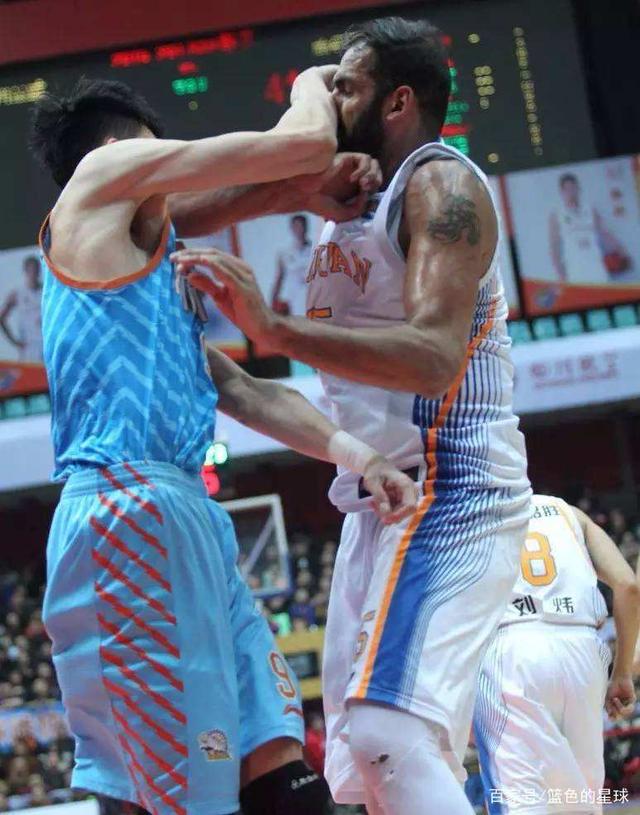 违体犯规与技术犯规的差别(fiba)